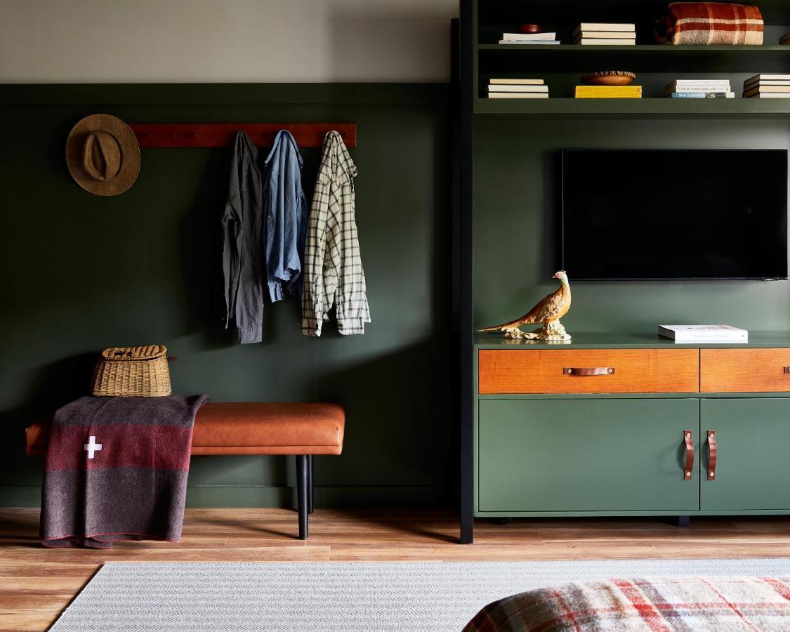 Hunter Lodge, A Bluebird By Lark Luaran gambar